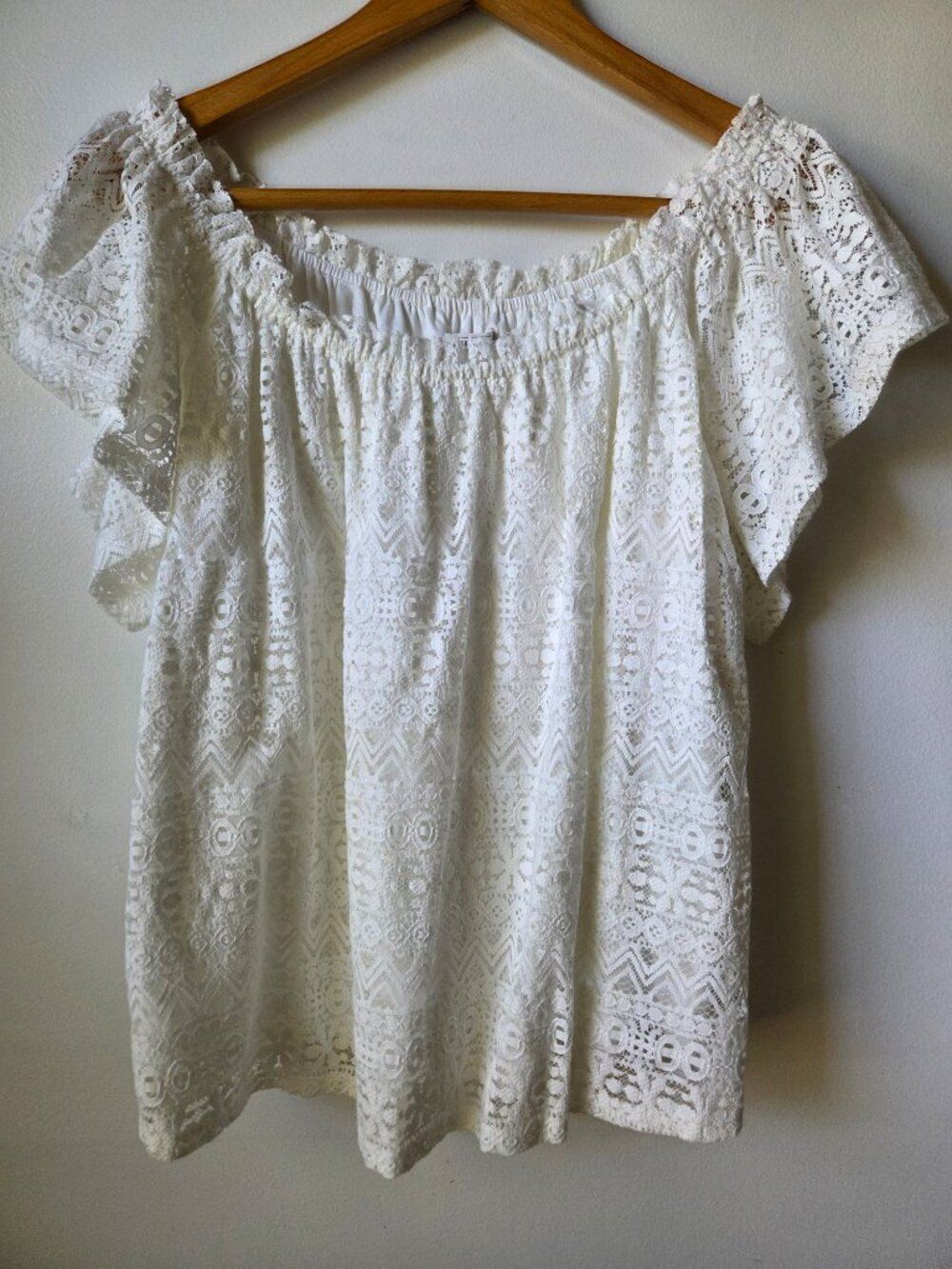 NWOT MELROSE & MARKET LACE BOATNECK TOP SIZE SMALL